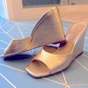 EUC Sam Edelman Gold Leather Wedges Sz 7